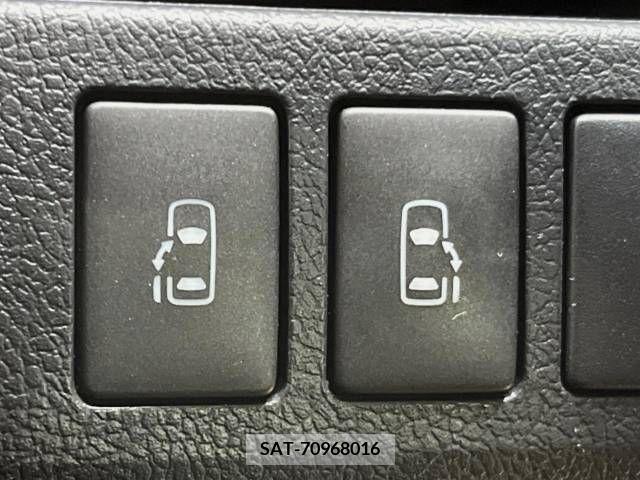 Toyota VOXY 2011-05 337913-3