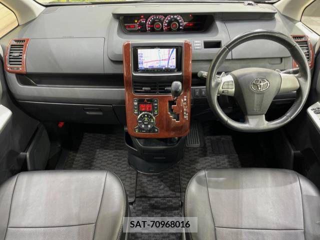Toyota VOXY 2011-05 337913-1