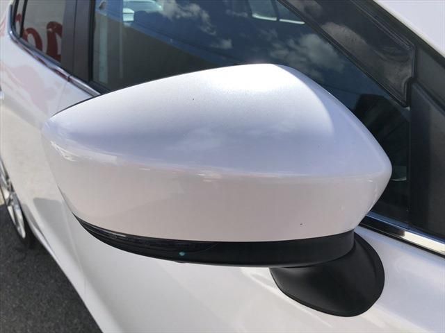 Mazda AXELA 2017-11 15007-8