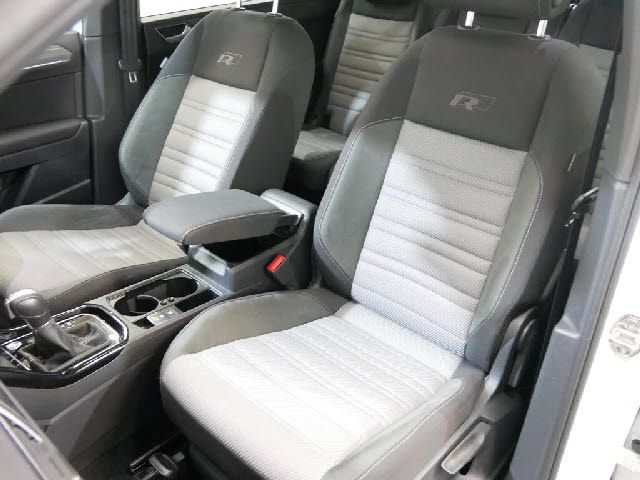 VolksWagen GOLF TOURAN 2017-03 6786-3