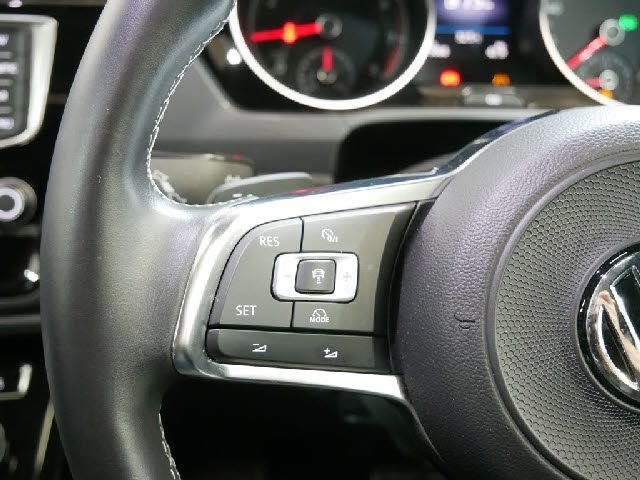 VolksWagen GOLF TOURAN 2017-03 6786-11