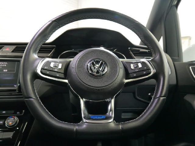 VolksWagen GOLF TOURAN 2017-03 6786-10