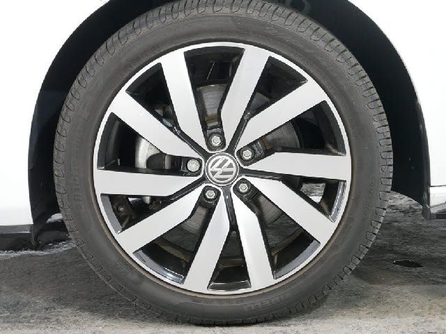 VolksWagen GOLF TOURAN 2017-03 6786-9