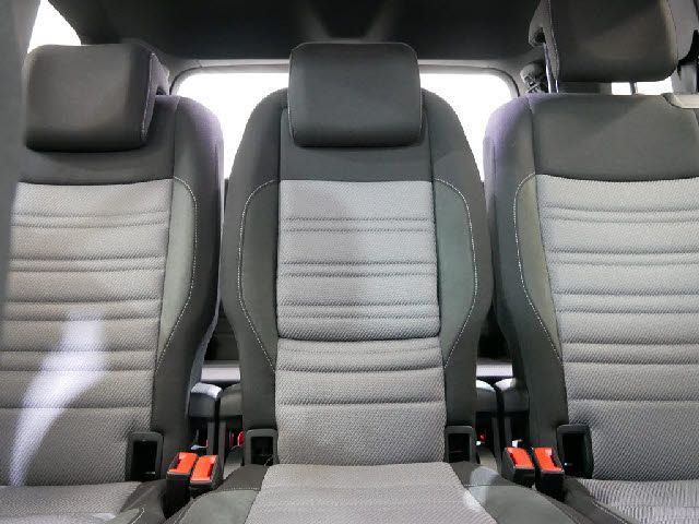 VolksWagen GOLF TOURAN 2017-03 6786-21
