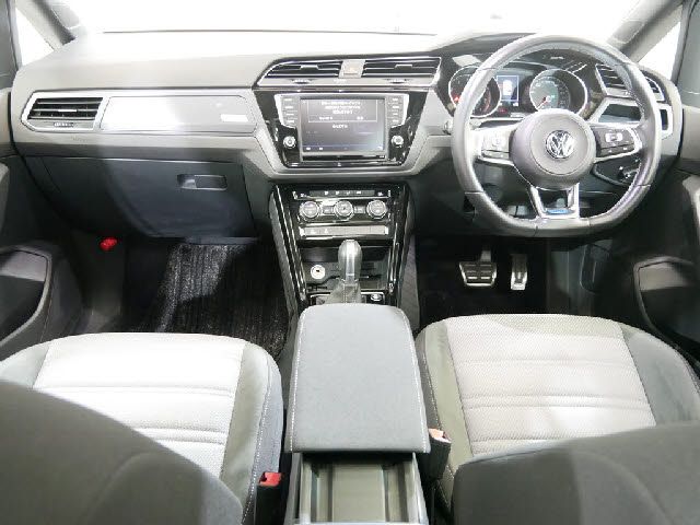 VolksWagen GOLF TOURAN 2017-03 6786-1
