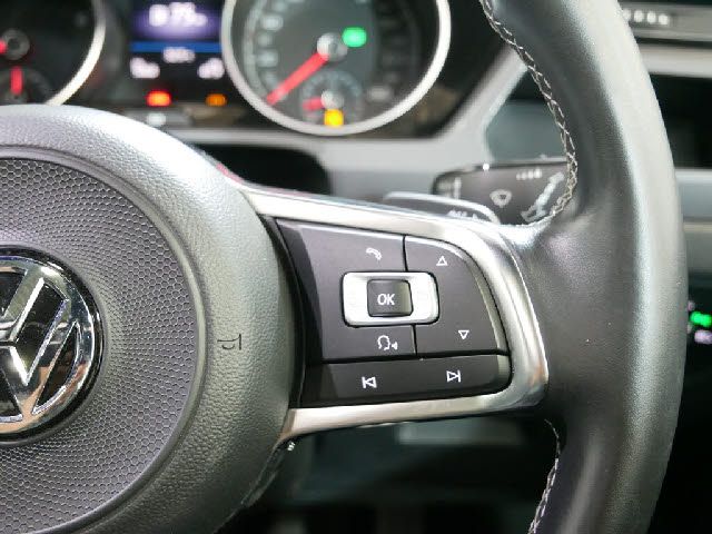 VolksWagen GOLF TOURAN 2017-03 6786-12