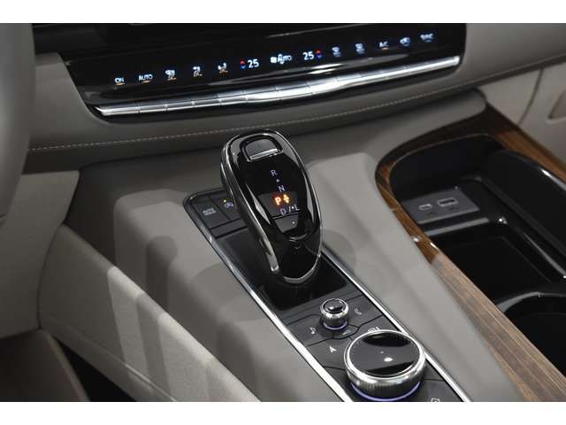 Cadillac ESCALADE 2022-12 17826-11