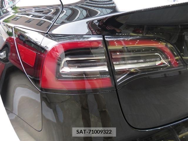 Tesla MODEL 3 2021-06 310895-16