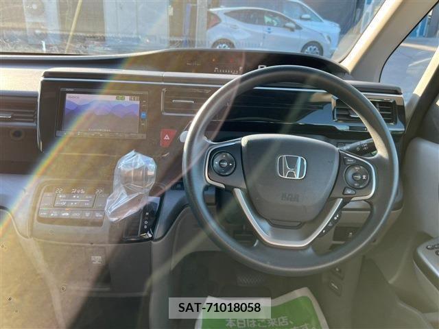 Honda e 2015-11 204607-1