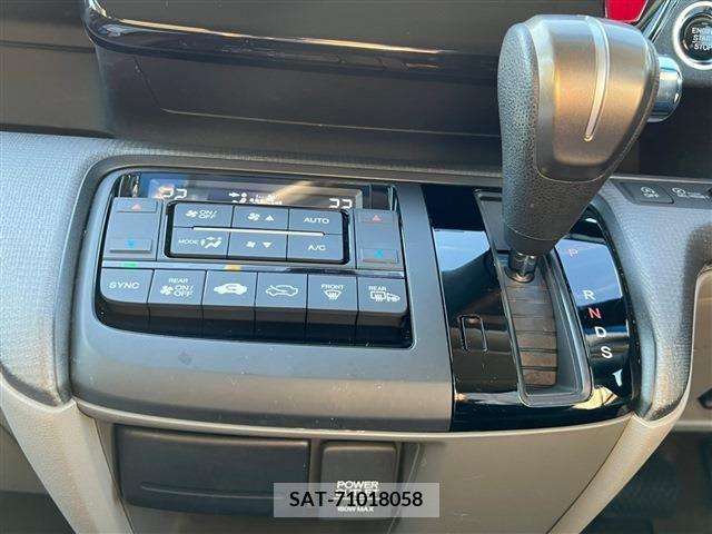 Honda e 2015-11 204607-15