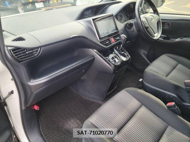 Toyota NOAH 2017-10 216165-17