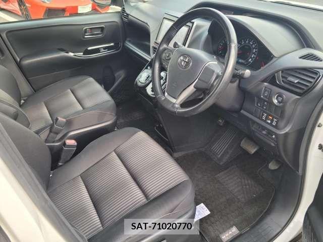 Toyota NOAH 2017-10 216165-6