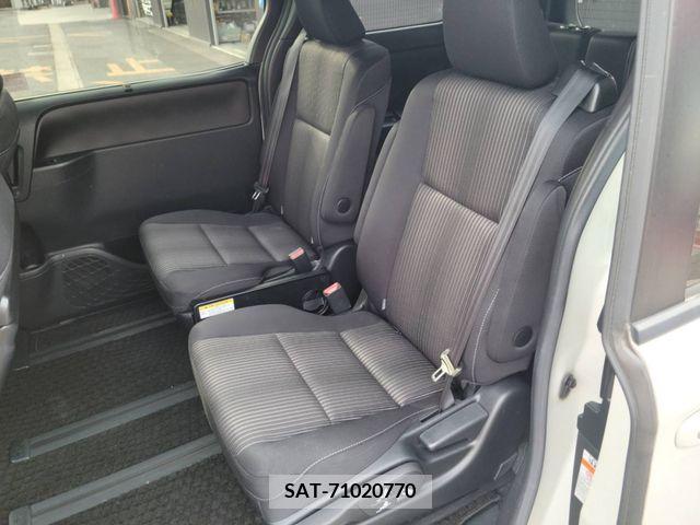 Toyota NOAH 2017-10 216165-19