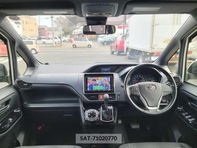 Toyota NOAH 2017-10 216165-2