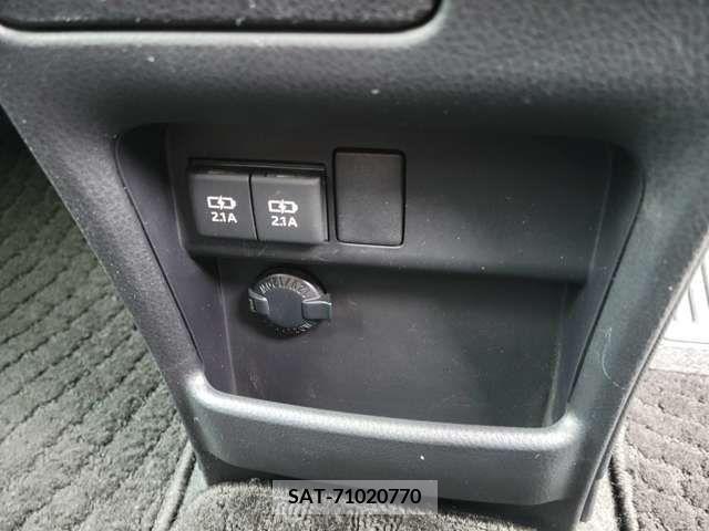Toyota NOAH 2017-10 216165-12