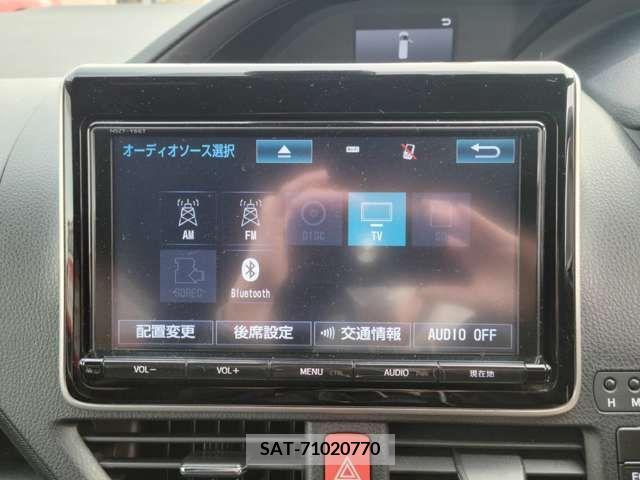 Toyota NOAH 2017-10 216165-9