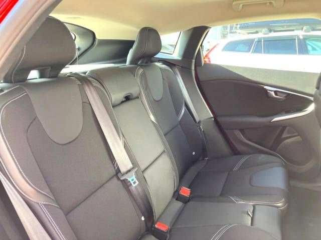 Volvo V40 2018-01 188086-12