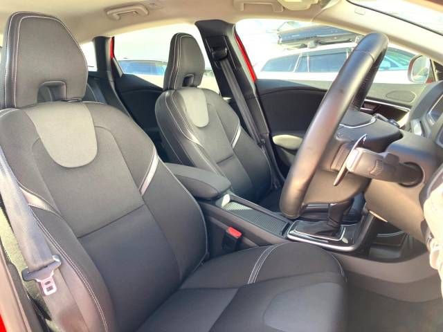 Volvo V40 2018-01 188086-11