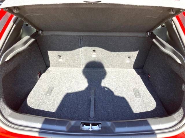 Volvo V40 2018-01 188086-13
