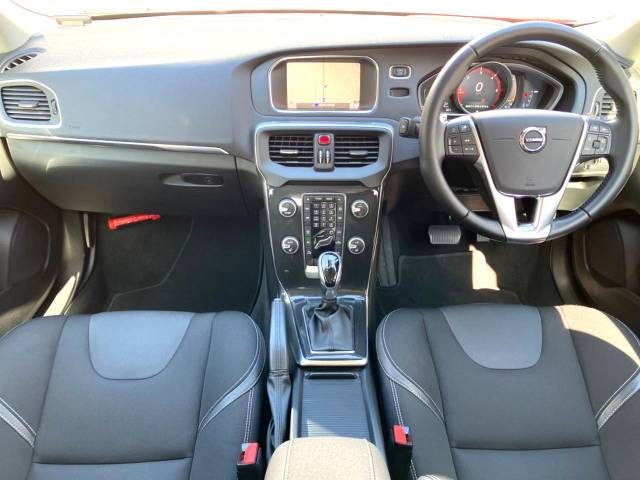 Volvo V40 2018-01 188086-1