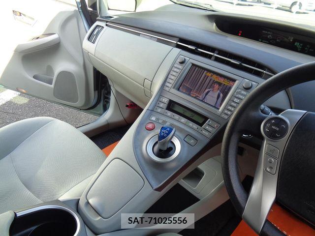 Toyota PRIUS 2012-07 281717-1