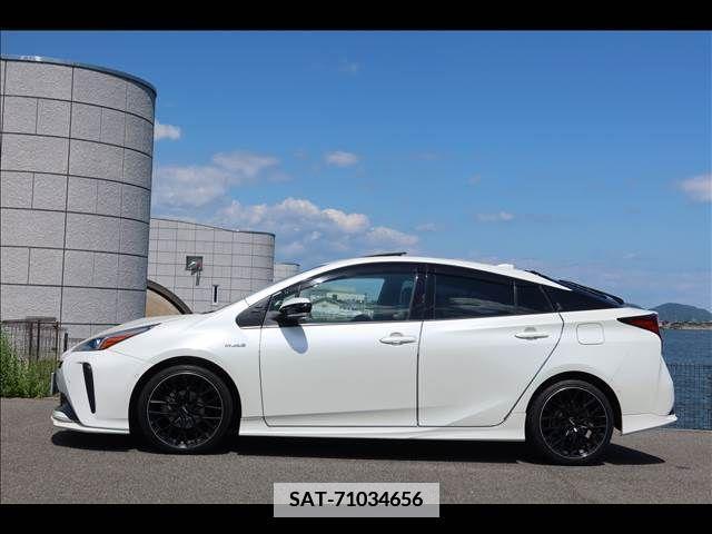 Toyota PRIUS 2019-01 366648-2