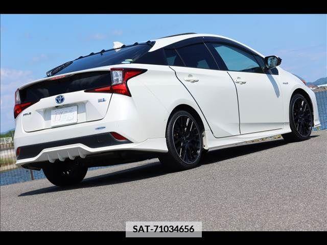 Toyota PRIUS 2019-01 366648-7