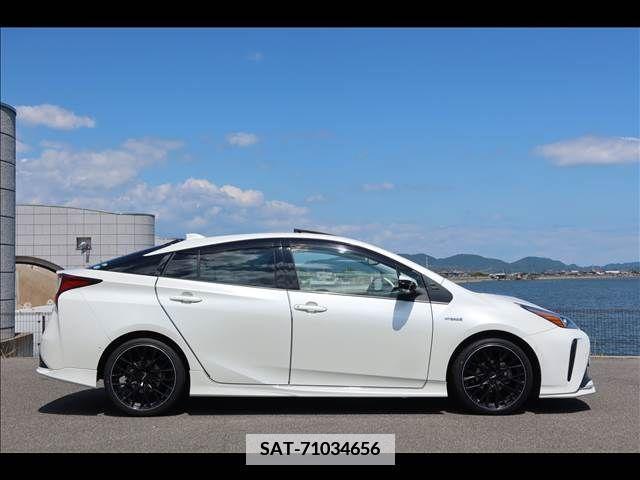 Toyota PRIUS 2019-01 366648-6