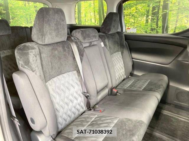 Toyota VELLFIRE 2018-02 338288-9
