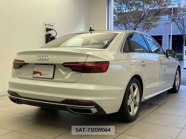 Audi A4 2021-06 213813-1