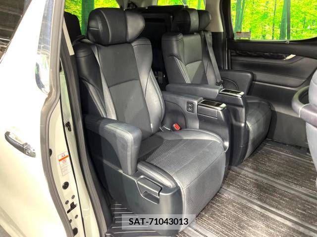 Toyota VELLFIRE 2018-10 344438-9