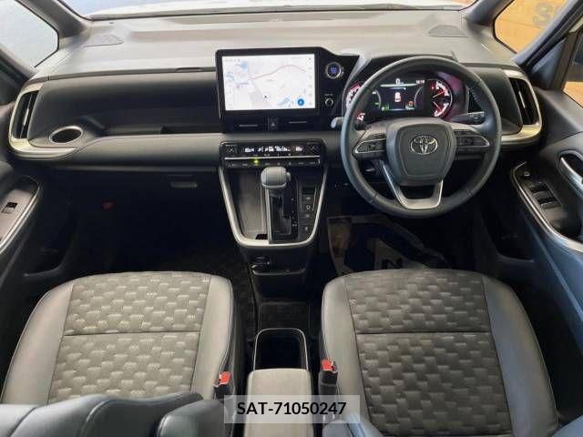 Toyota VOXY 2023-03 345635-1