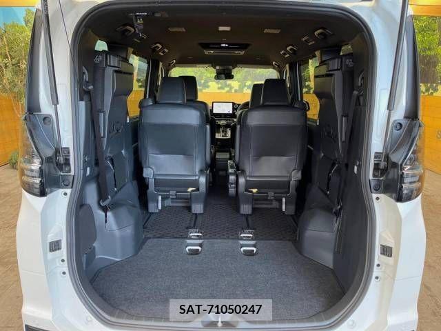 Toyota VOXY 2023-03 345635-12