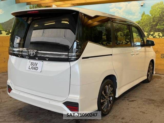 Toyota VOXY 2023-03 345635-18