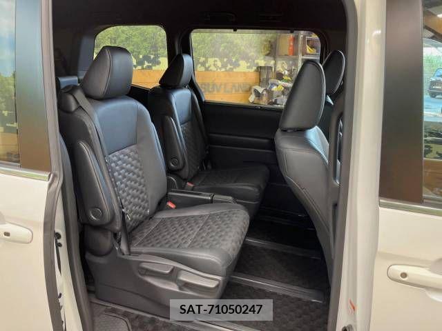 Toyota VOXY 2023-03 345635-10