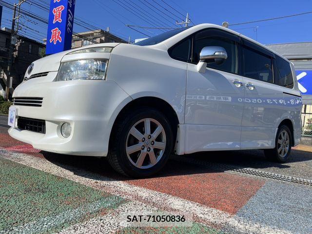 Toyota VOXY 2009-11 202739-1