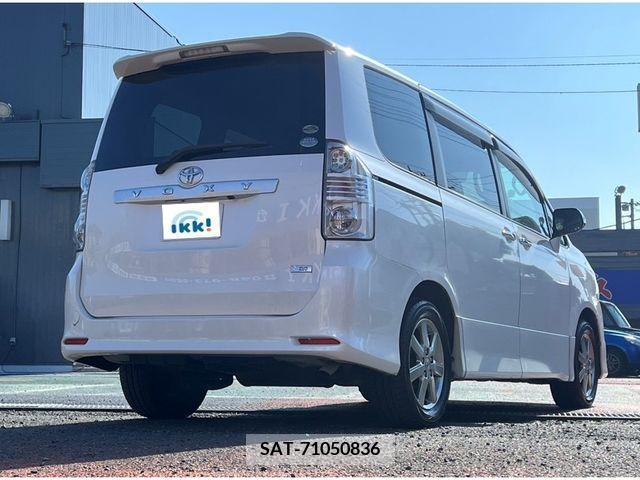 Toyota VOXY 2009-11 202739-2