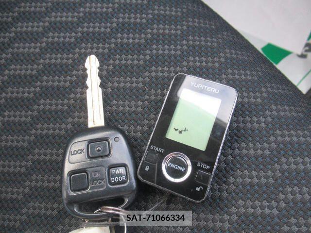 Toyota SIENTA 2009-08 375152-9