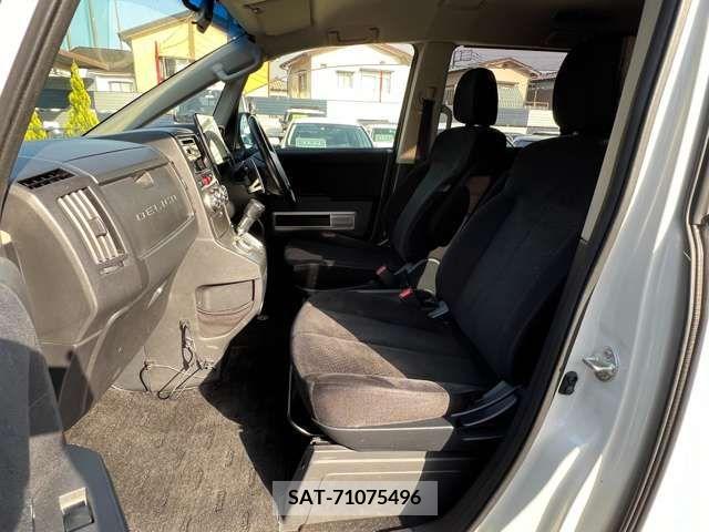 Mitsubishi DELICA D5 2013-02 242407-10