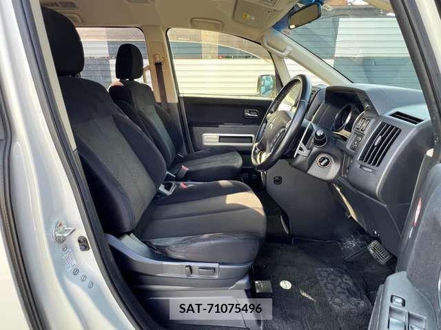 Mitsubishi DELICA D5 2013-02 242407-8