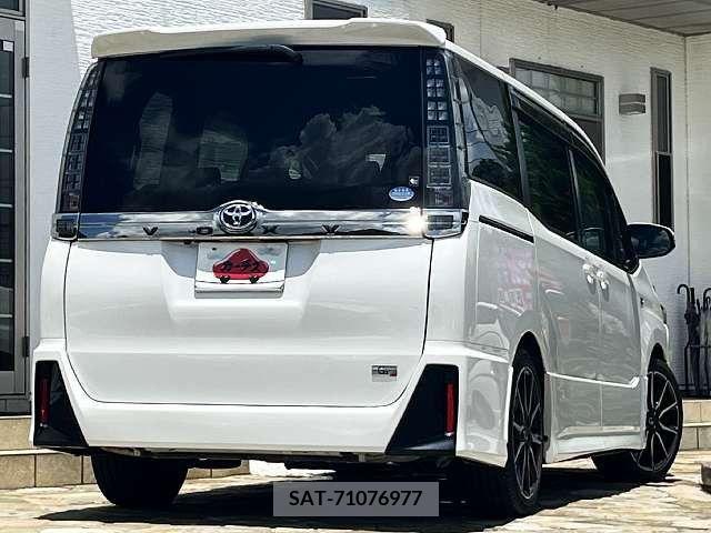 Toyota VOXY 2016-12 346567-2