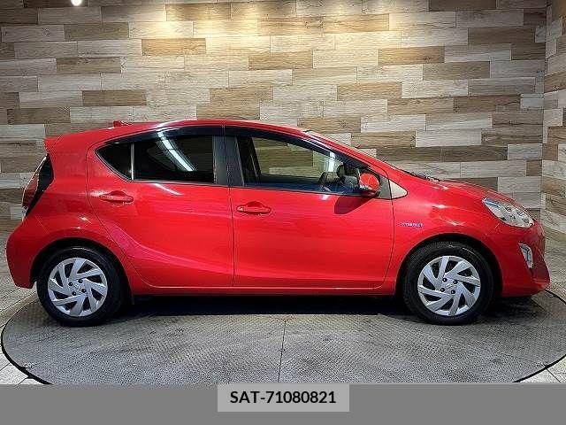 Toyota AQUA 2015-08 209575-17