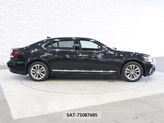 Lexus LS 2017-01 334350-11