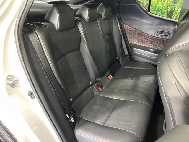 Toyota C-HR 2017-01 19804-9