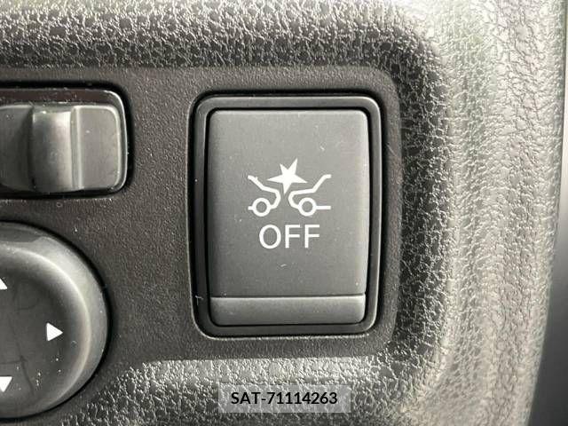 Nissan NOTE 2017-03 379204-2