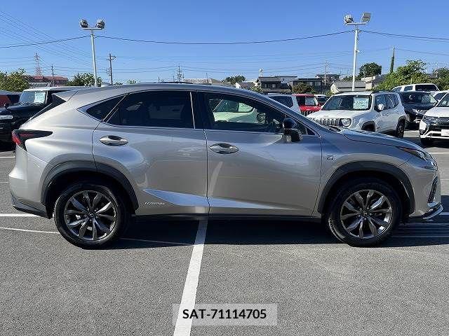 Lexus NX 2018-03 275696-13