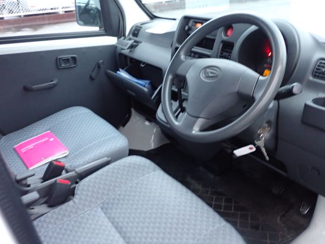 Daihatsu HIJET CARGO 2015-01 193119-1