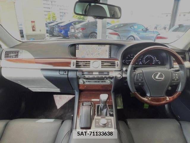 Lexus LS 2016-12 391872-1