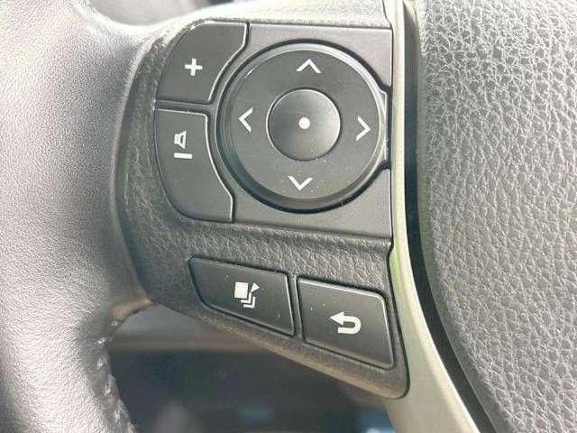 Toyota VOXY 2015-02 193408-6