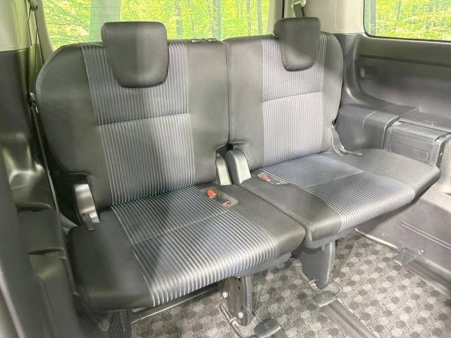 Toyota VOXY 2015-02 193408-9